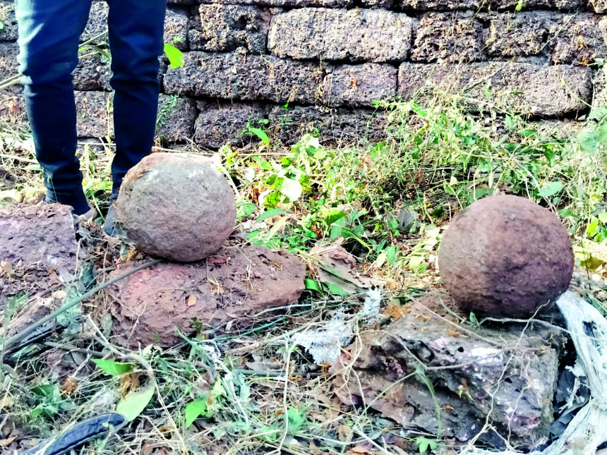22 VH Old Goa canonballs found
