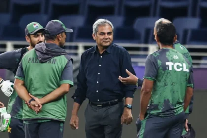 Mohsin Naqvi with Pakistan team