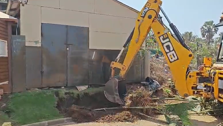 Authorities Begin Demolition of 17 Illegal Structures in Calangute 1 Screenshot 2026 05 06 180754
