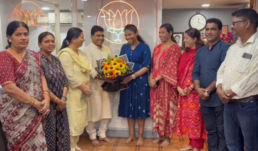 Vasco MLA Krishna Salkar Felicitates SSC Topper Saanvi Madgavkar for Scoring 98% 1 Screenshot 2026 05 09 152106