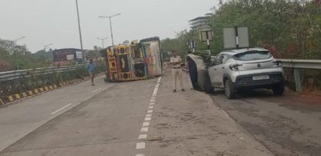 Container Truck Overturns on Bambolim–Santa Cruz Slope, Traffic Diverted Towards Panjim 1 Screenshot 2026 05 18 093154