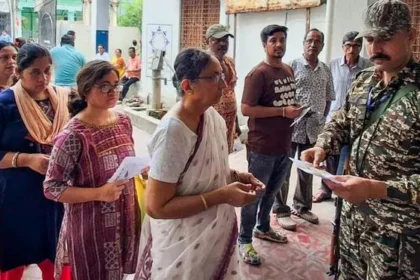 Voters stand in que to vote in the 2026 West Bengal Assembly election