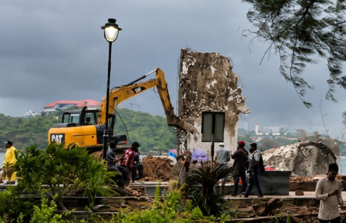 Iconic Campal lighthouse demolished after being declared unsafe 1 1000002436
