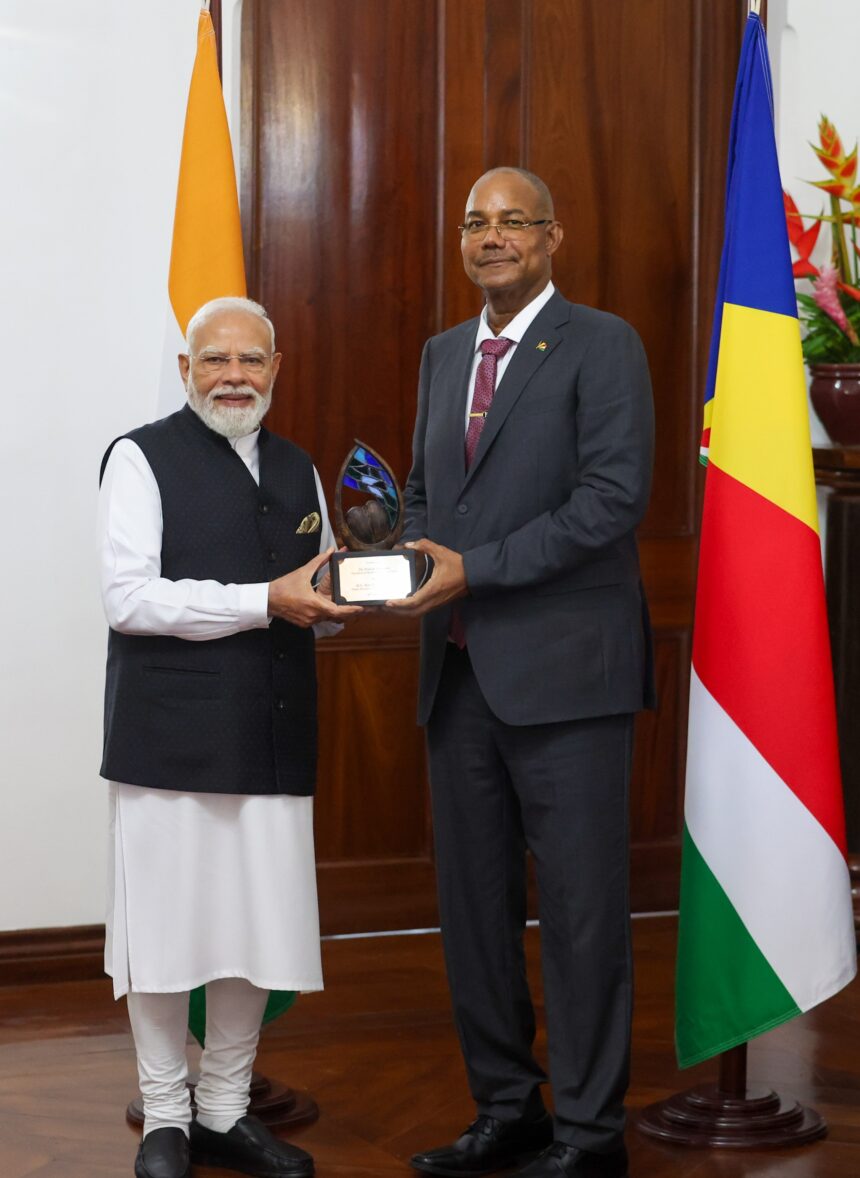PM Modi Receives Seychelles’ Highest Environmental Honour, ‘Guardian of the Blue Horizon’ 1 HL41Mf4aIAAkLhQ