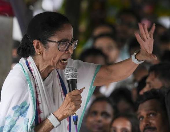 Trouble Mounts for Mamata Banerjee as Reports Suggest TMC MPs in Touch With Rebel Camp 1 images 3 15