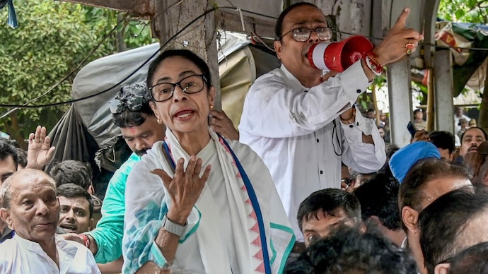 'Will Fight or Die': Mamata Banerjee’s Mega Protest Sees Low Turnout From Party Lawmakers 1 mamata banerjee protest 02451691