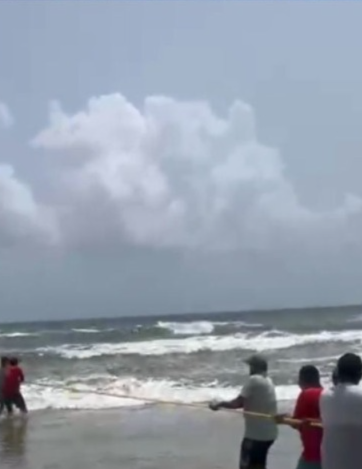 Boat Capsizes Off Betalbatim, All 11 Fishermen Rescued Safely 1 1000003277