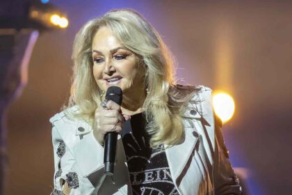 Bonnie Tyler performs at Theater am Potsdamer Platz 070926 1 ac5d7461efb043fe8ee2d7004519b827