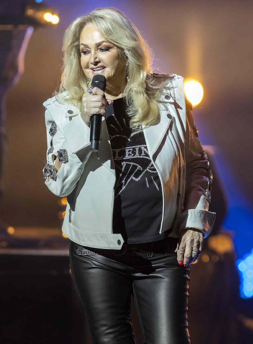 'Total Eclipse of the Heart' Singer Bonnie Tyler Dies at 75 1 Bonnie Tyler performs at Theater am Potsdamer Platz 070926 1 ac5d7461efb043fe8ee2d7004519b827