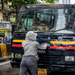 Mumbai girl stopping van