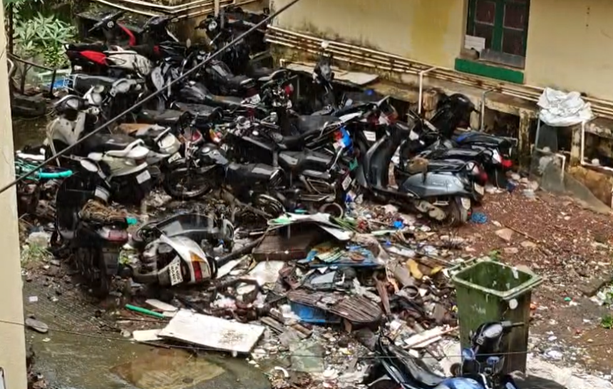 Citizen Urges Clearance of Abandoned Accident Vehicles Behind South Goa Police Headquarters 1 Screenshot 2026 07 01 143810