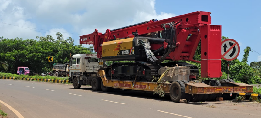 Crane-Laden Lorry Parked on NH-66 Curve Near Naibag Check Post Raises Safety Concerns 1 Screenshot 2026 07 14 143747