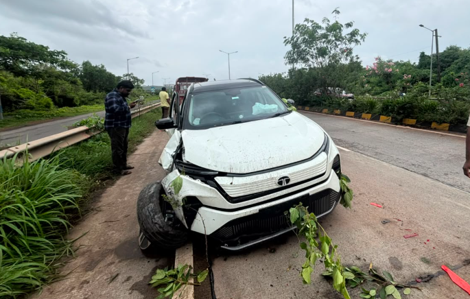 Car Crashes into Electric Pole on Merces Highway After Driver Allegedly Loses Control 1 Screenshot 2026 07 23 121248