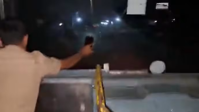 Karnataka bus allegedly runs without headlights, opposition targets Congress 1 bus mobile torch karnataka 06300625
