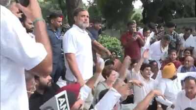 congress mps hold a protest at lok kalyan marg