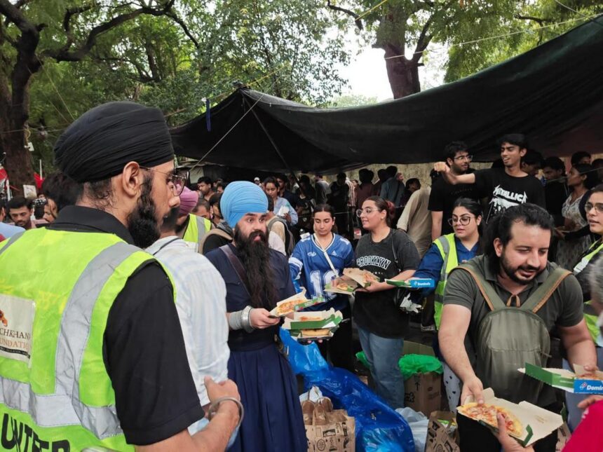 Kadhi chawal to pizzas: Citizens rally behind Jantar Mantar protesters 1 de22 Jantar Mantar