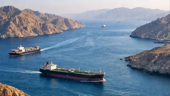 strait of hormuz 125329747