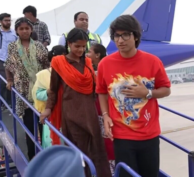 Sourav Joshi Wins Hearts After Flying Underprivileged Students to Delhi on a Special Trip 1 1000003554
