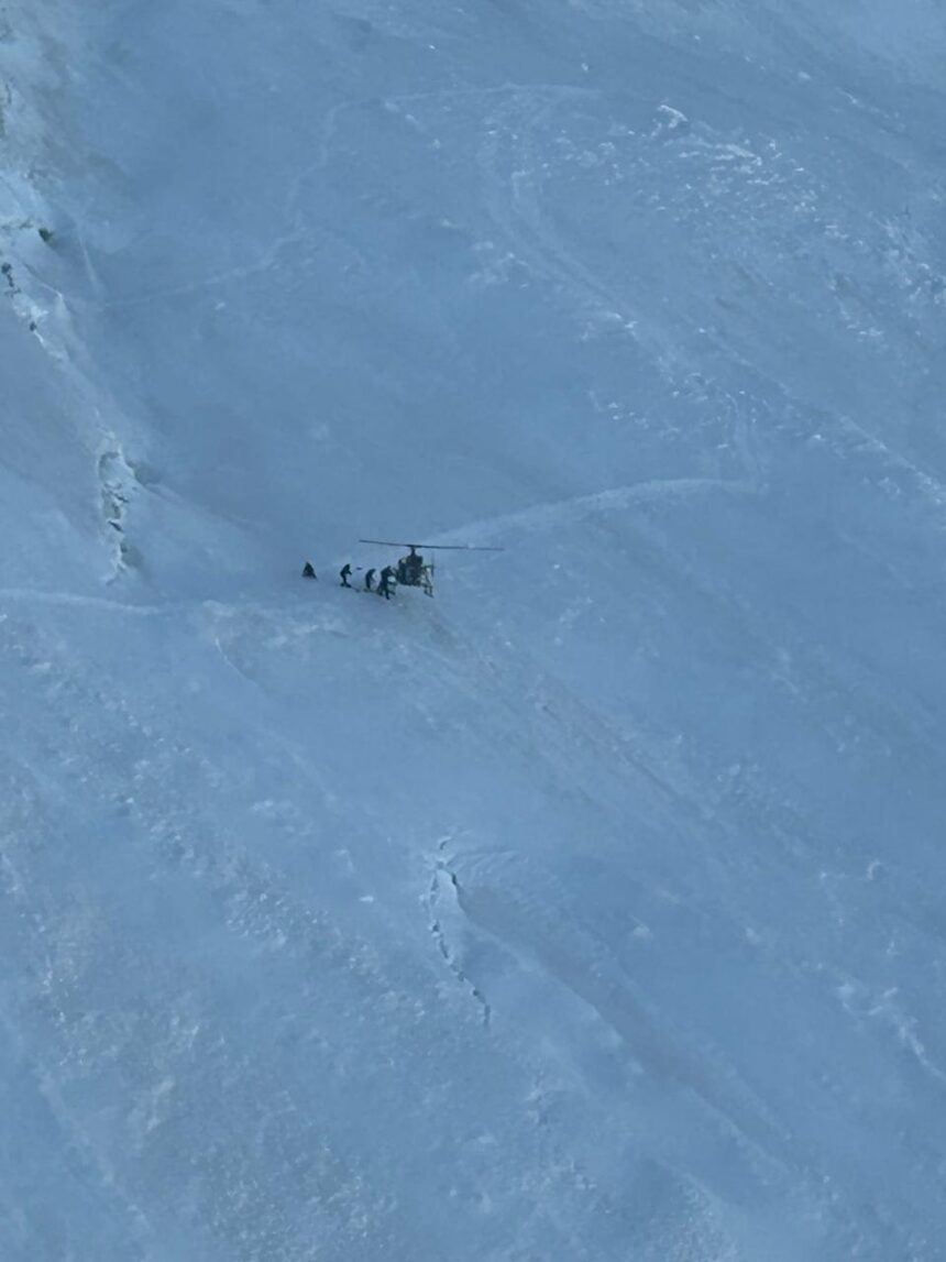 Indian Army Pilots Execute Daring Rescue At 18,600 Feet In Ladakh | Watch 1 HQ6Ga3Na4AAoulF