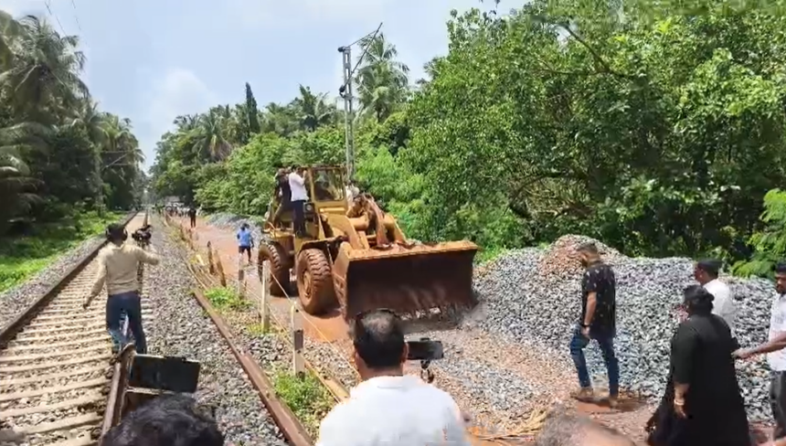 Velsao Double-Tracking Protest Escalates as Leaders Bring JCB, Crane to Clear Railway Materials 1 Screenshot 2026 08 10 135613