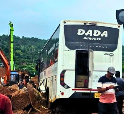 Mumbai-Panaji Bus Damaged After Entering Highway Flyover Construction Zone at Naibag 1 Screenshot 2026 08 29 111401