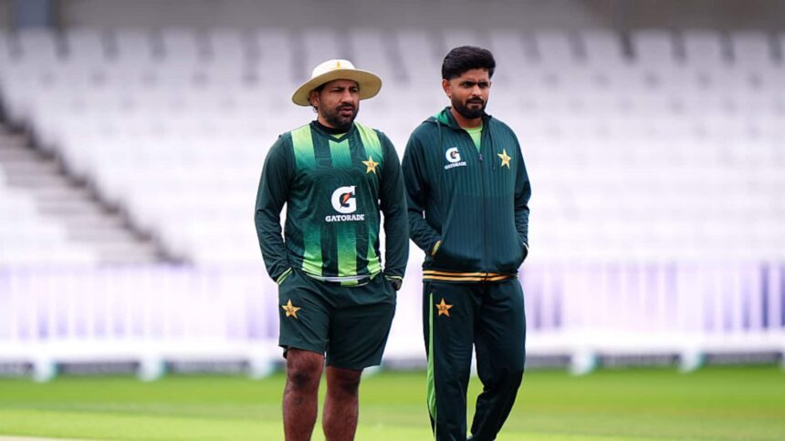 Pakistan Team Watches Imran Khan Interview, Sarfaraz Ahmed Left ‘Clueless’ 1 gtvacrqs sarfaraz ahmed with babar azam getty 625x300 29 August 26