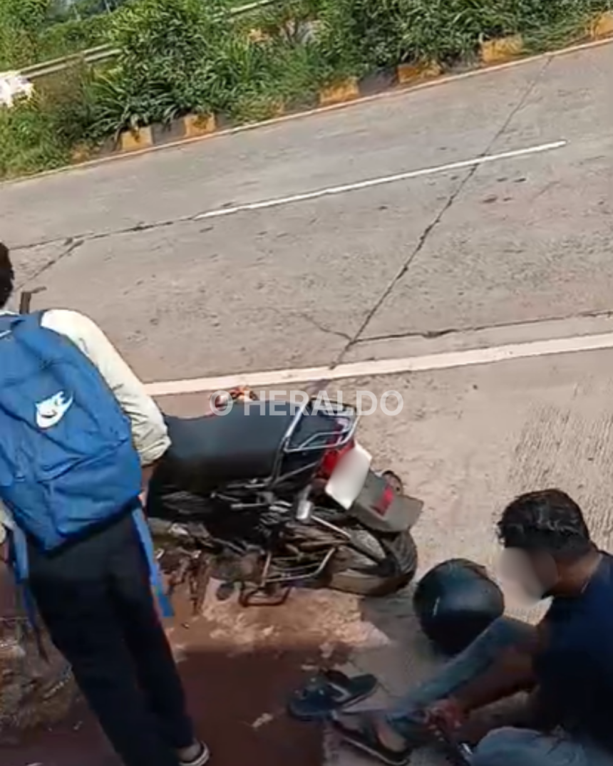 Two-Wheeler Rams Into Metal Barricade At Bambolim, Rider Injured 1 45 TEMPLATE 2026 09 26T112138.170