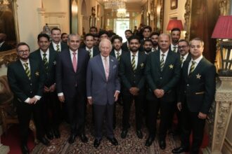 King Charles with Pakistan cricket team