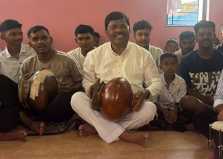 Ganesh Chaturthi: Speaker Ganesh Gaonkar Joins Aarti, Plays Traditional Ghumat 1 Screenshot 2026 09 14 155448