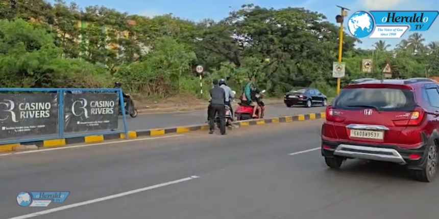 Two wheelers seen struggling on new Porvorim flyover; seen jumping concrete barriers 1 Screenshot 2026 09 15 202734