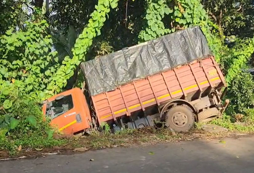 Truck Falls Off Road at Sharp Turn in Tuem, Villagers Demand Retaining Wall 1 Screenshot 2026 09 16 133305