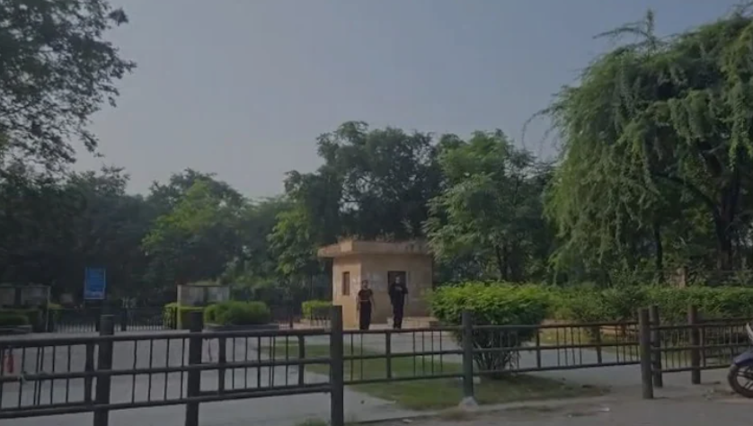 Delhi: 17-Year-Old Girl Allegedly Gang-Raped by Men Posing as Policemen Near Kalkaji Mandir 1 Screenshot 2026 09 22 094441