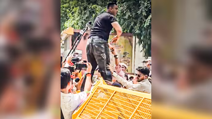 ‘Sugar Daddy gets scared’: Tehseen Poonawalla’s swipe at Gadkari during E20 protest 1 political commentator tehseen poonawala 200425717